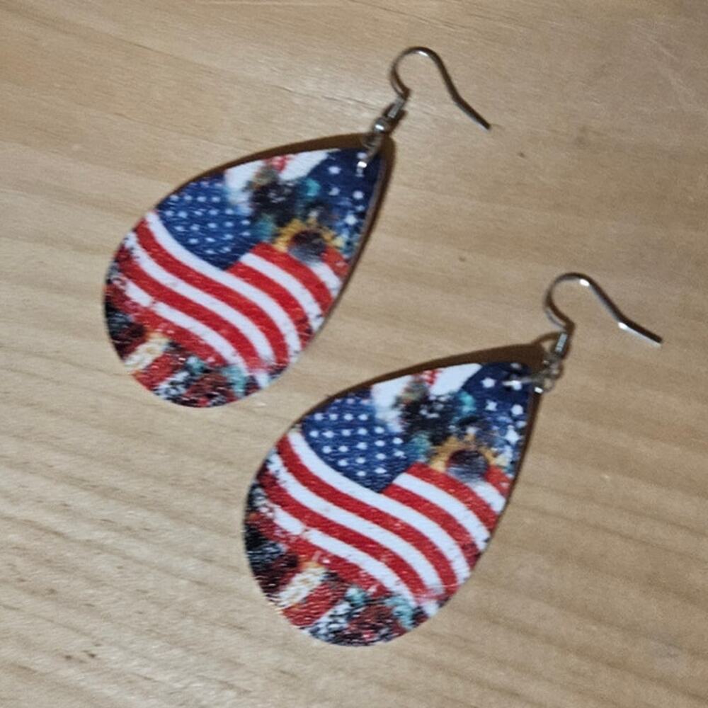 Boutique Patriotic American Flag Faux Leather Teardrop Dangle Earrings NEW